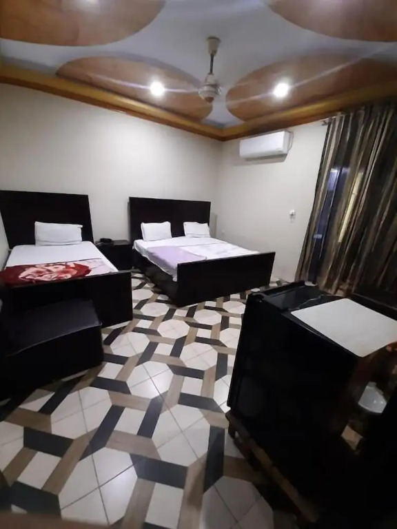 Hotel Laxen Inn Multan