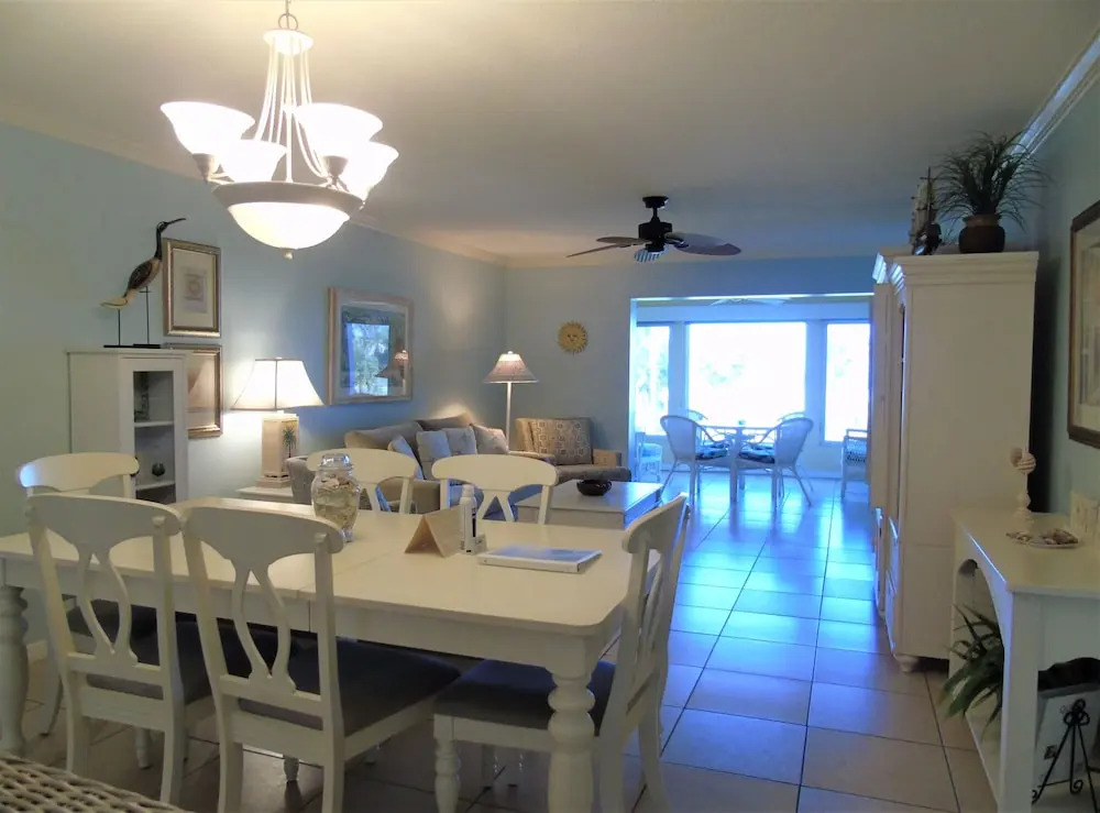 Sunset Royale - 212 2 Bedrooms 2 Bathrooms Apts