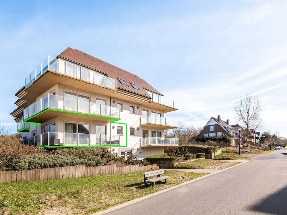 Gold 01 Within Walking Distance of the Beach