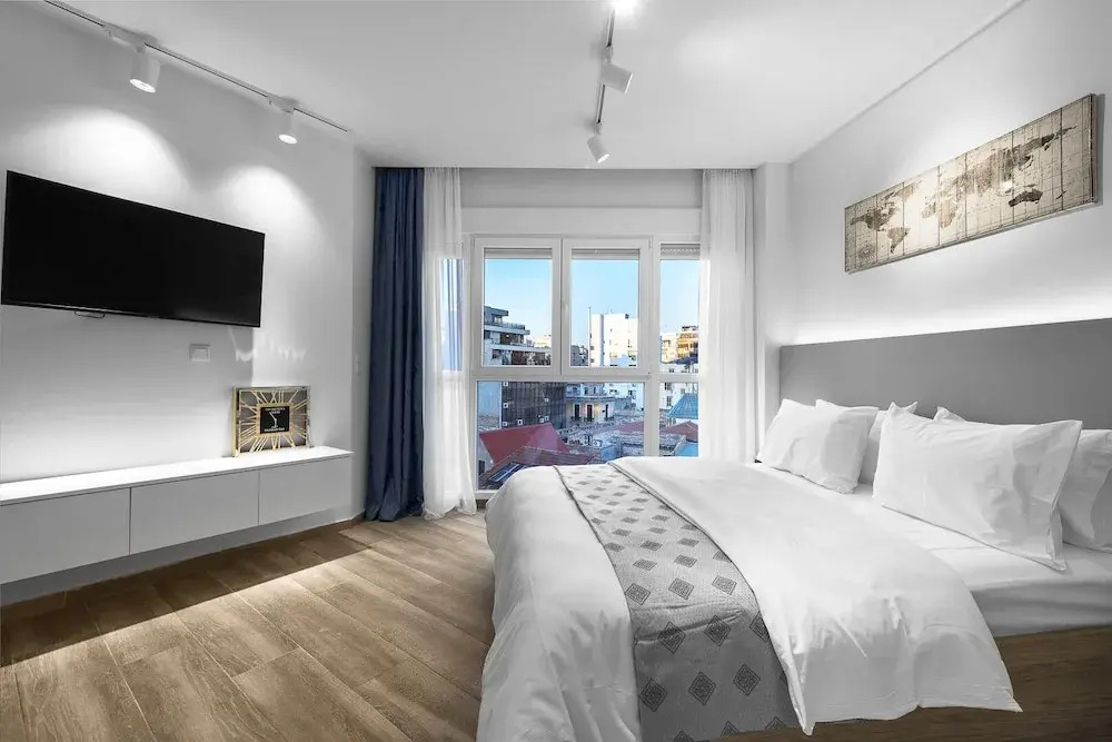 Avenue, Nilie Hospitality MGMT