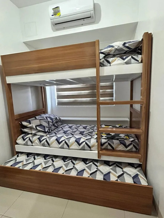 Lux 2BR Sky Condo With 24-hr Security, Fully Airconditoned & Basement Parking
