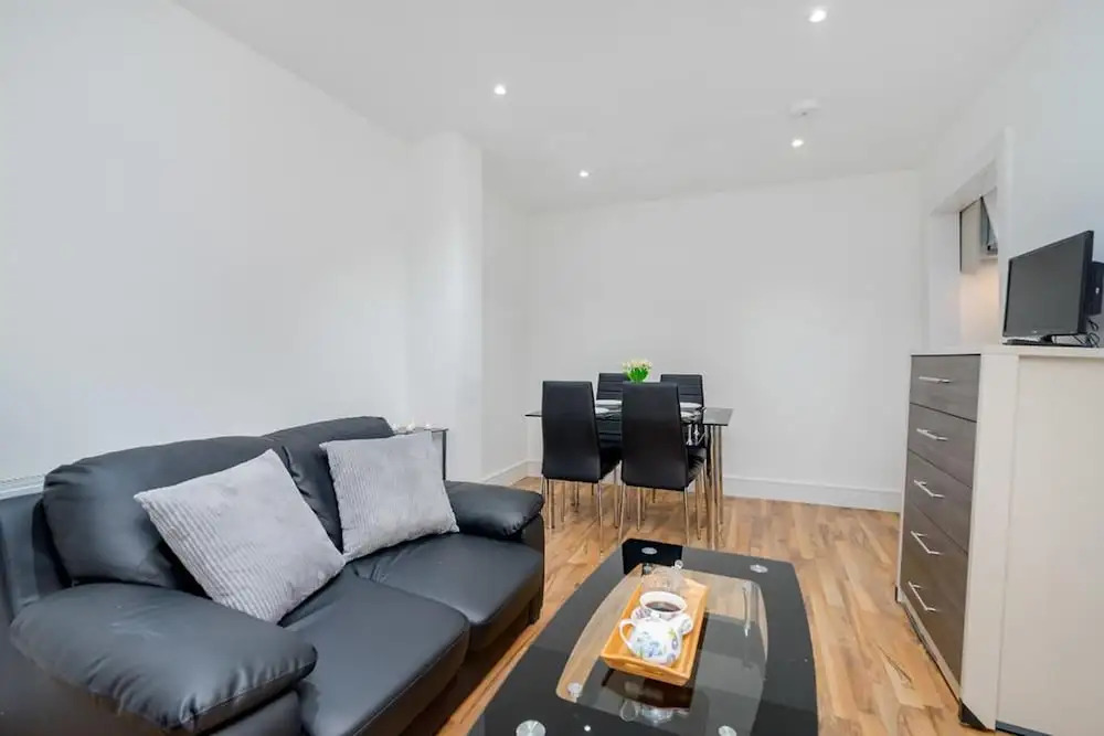 Bermondsey London, 3 People Apartment, Peaceful