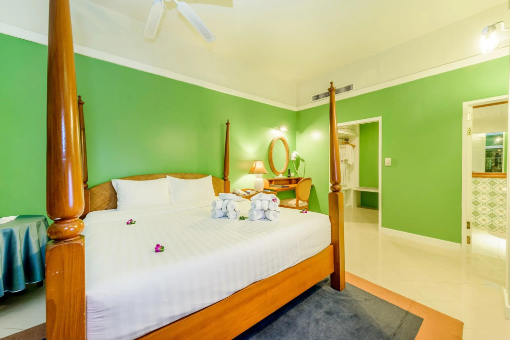 Andaman Seaview, Karon Beach - SHA Plus
