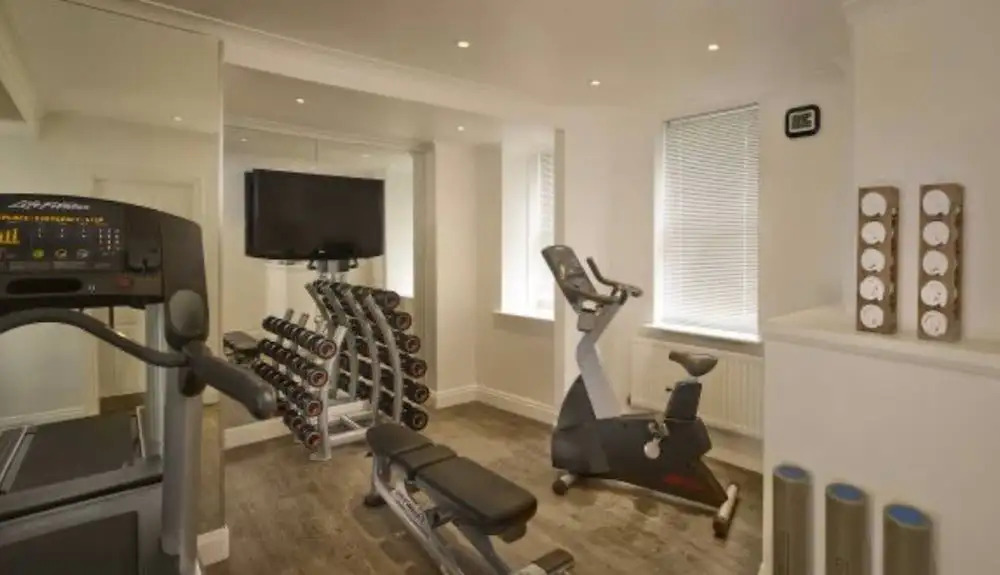 Spacious Studio Apartment In Kensington