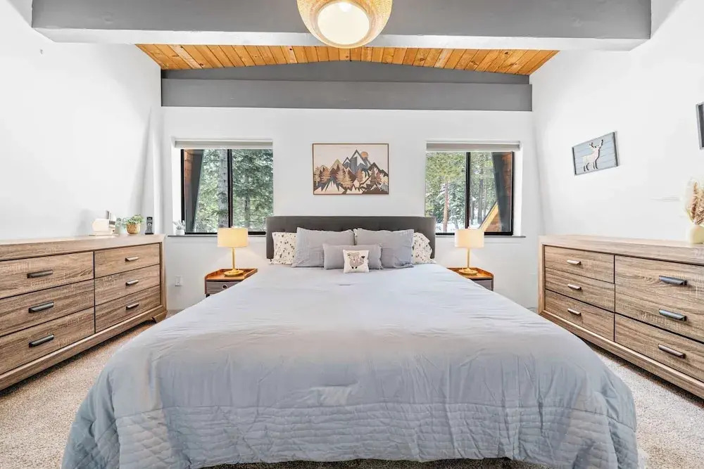 Tahoe City Retreat For 8!