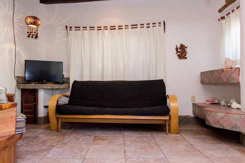 One Bedroom Apt In The Heart Of Playa Only One Block to the Beach!