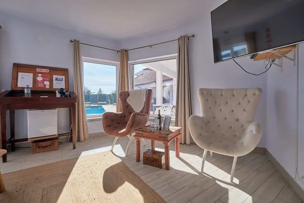 A Casa Branca - with Pool & Jacuzzi