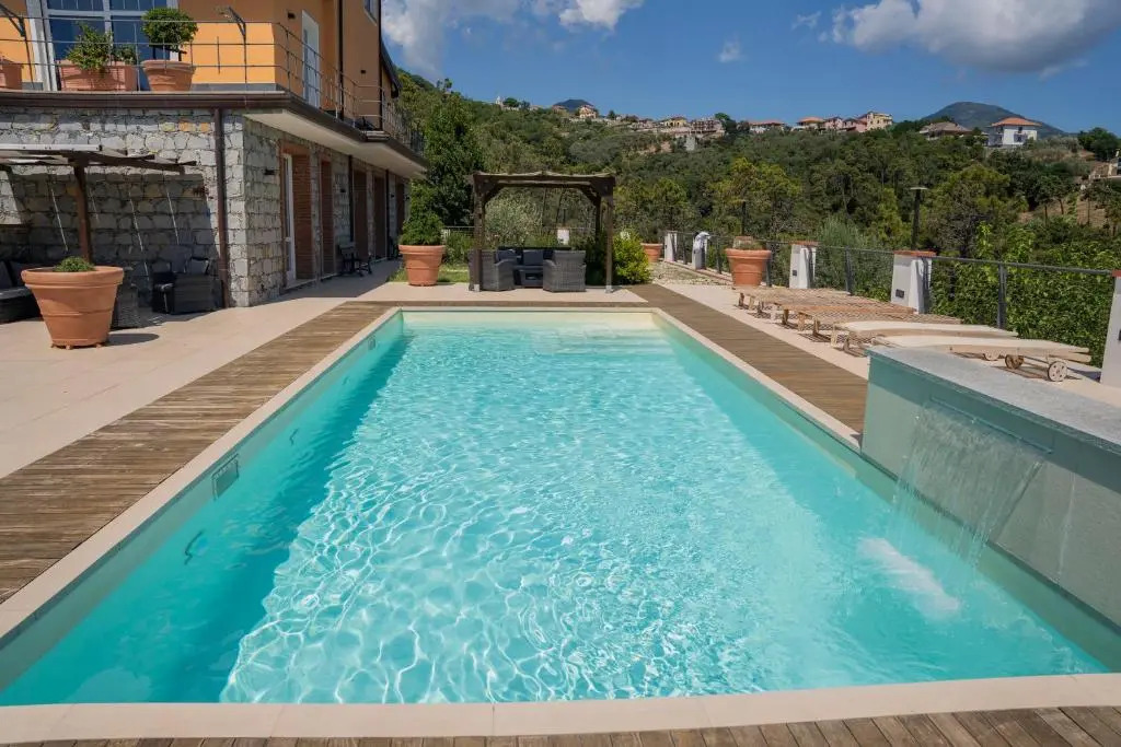 066 - VILLA LETIZIA, Elegante 3 PISCINA e Natura, 10 minuti da MARE e SPIAGGIE
