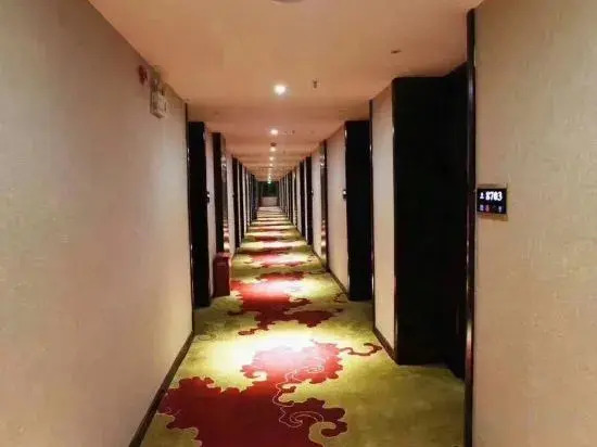 Jingxi Saint Paul Hotel (Longtan Wetland Park Branch)