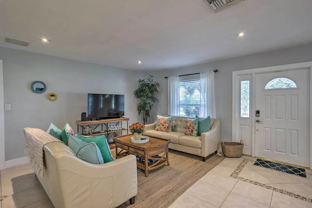 Dog-friendly Jensen Beach Home < 3 Mi to Ocean!