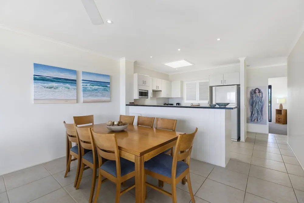 Stunning top floor Sunshine Beach Getaway! Unit 7 Vista Pacific 12 Bryan Street
