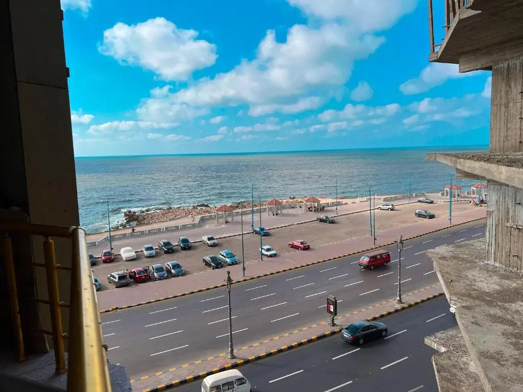 Stunning 3 BED APT Beach front Panoramic View ALEX
