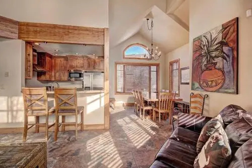 18 Autumn Brook Condo