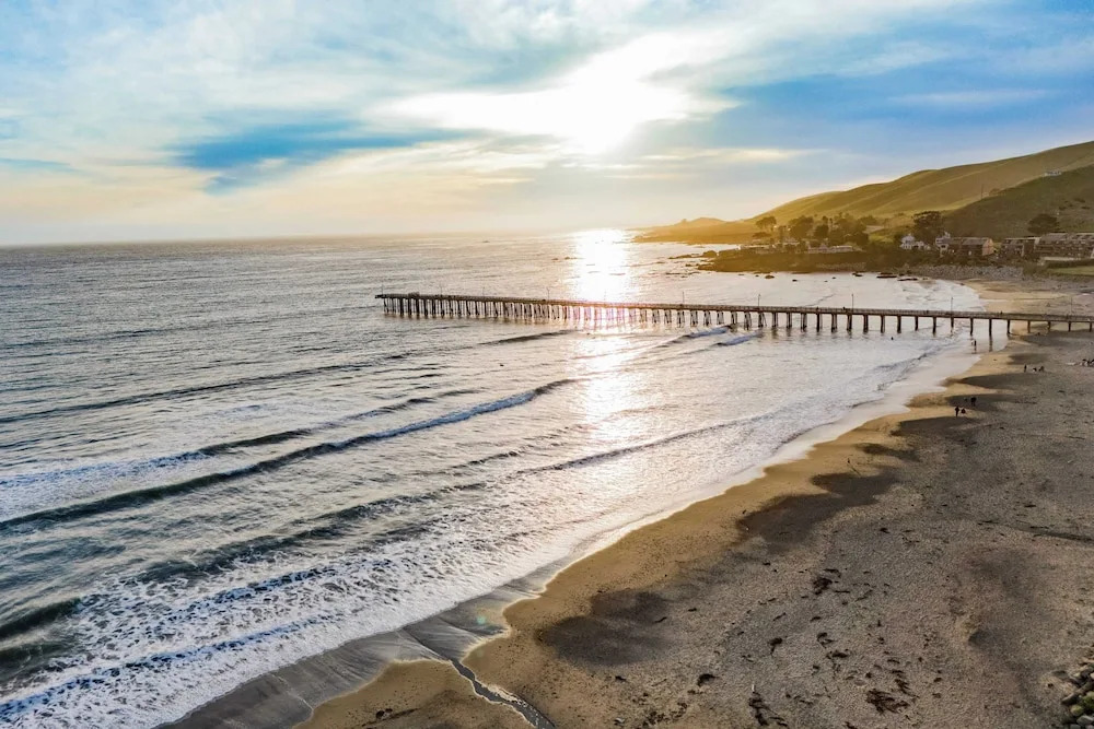 Cayucos Duo 2 Bungalows w/ Views & Lounge Space Pet Friendly