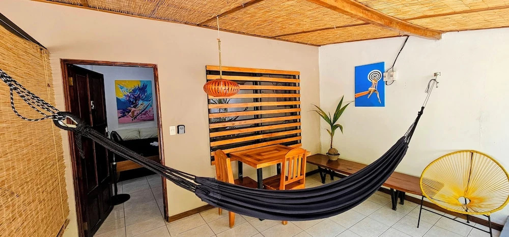 Santa Toro Inn, private rooms close to the beach