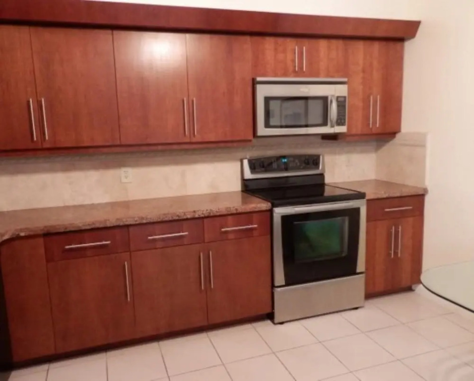 Windwood Beachside 303 on Hollywood Beach 3/2 for 8 Pool