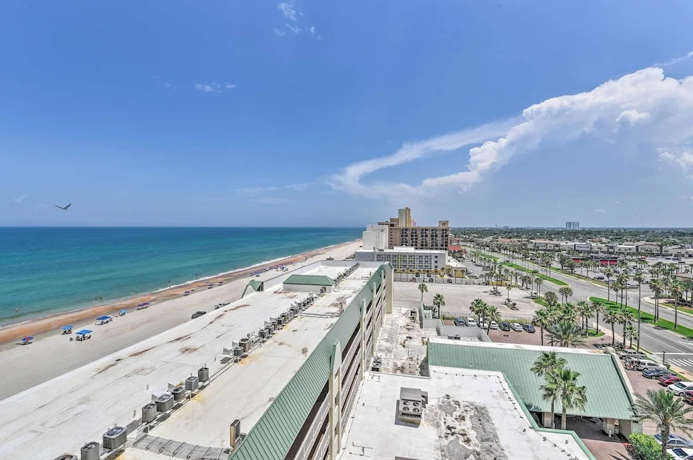 Daytona Beachfront Condo w/ Ocean View