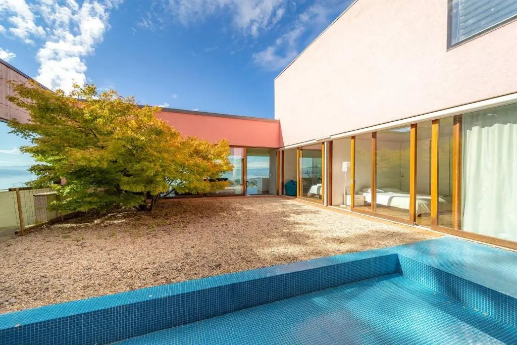 Luxury & Modern 4BD Villa with Panoramic Lake View by GuestLee