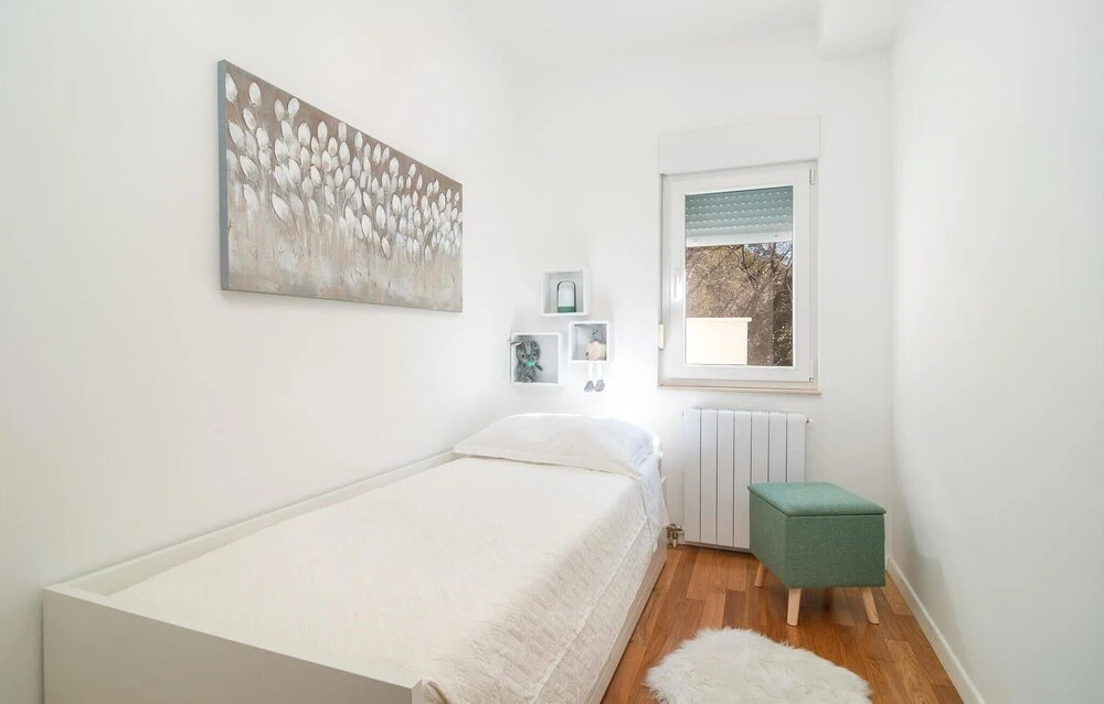 Awesome Home in Zrnovnica With Wifi, 4 Bedrooms and Outdoor Swimming Pool