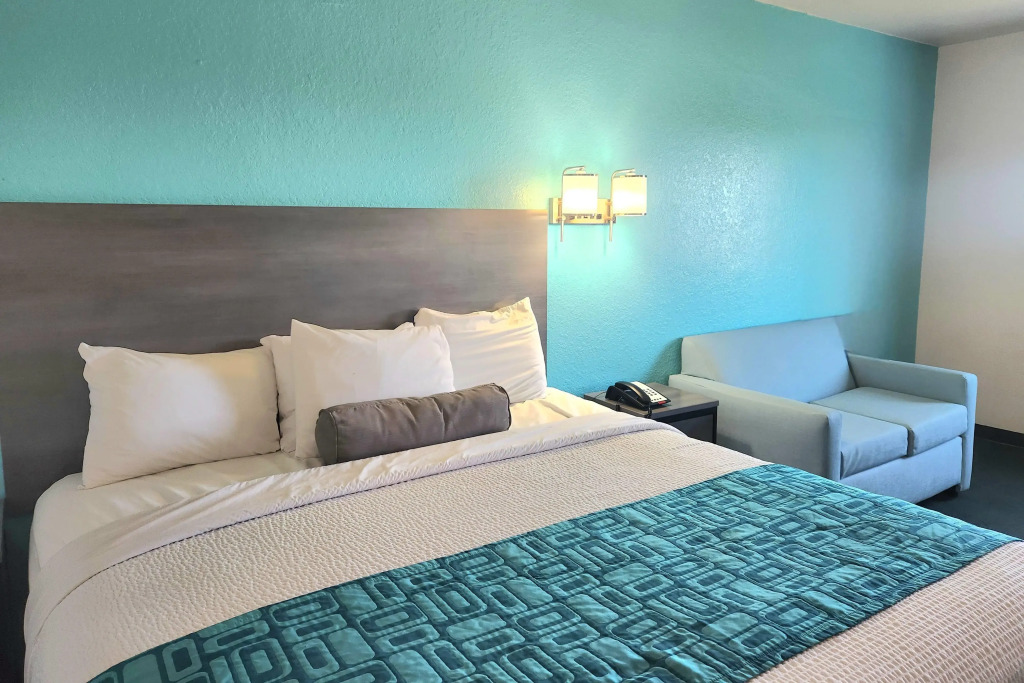 Howard Johnson by Wyndham Galveston