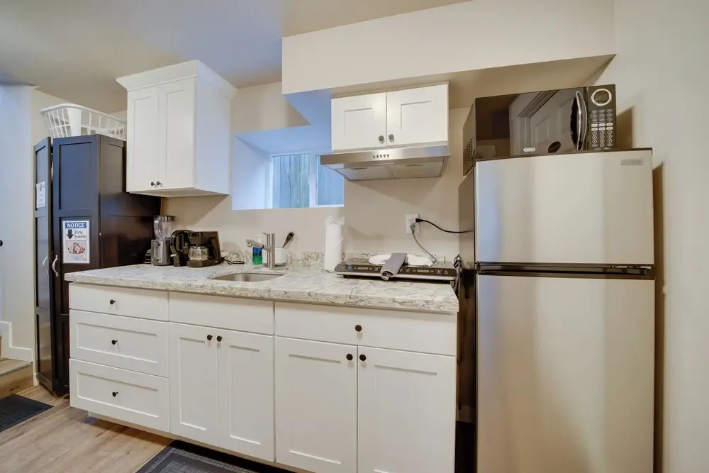 3 Mi to Dtwn Seattle: Large Home w/ Private Deck!