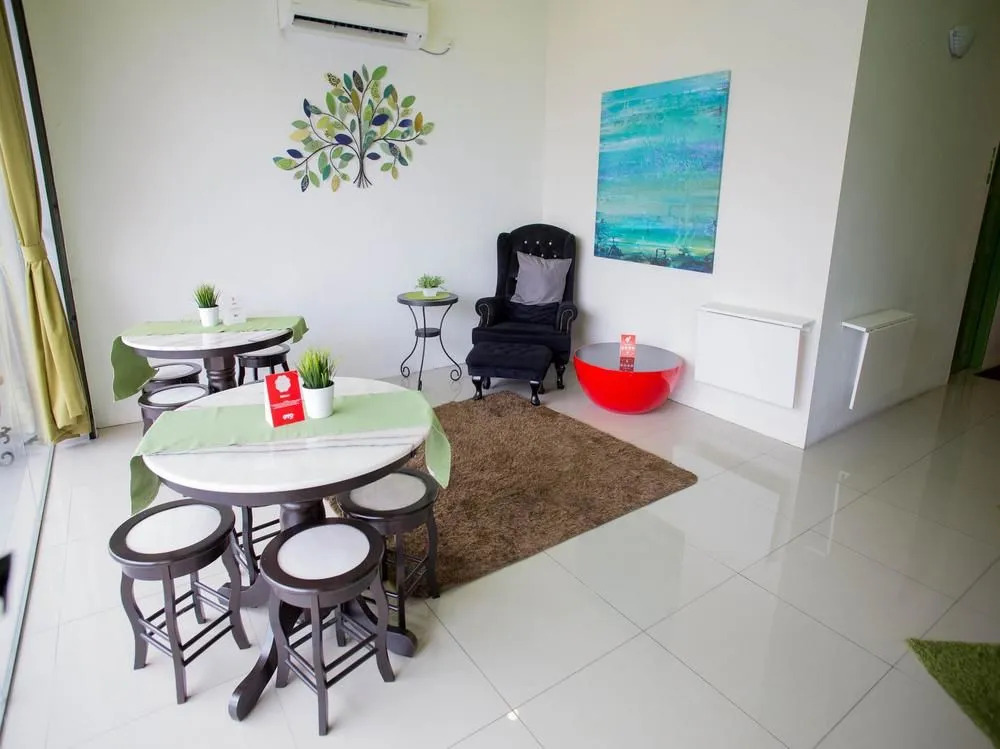 OYO 221 Olive Hotel