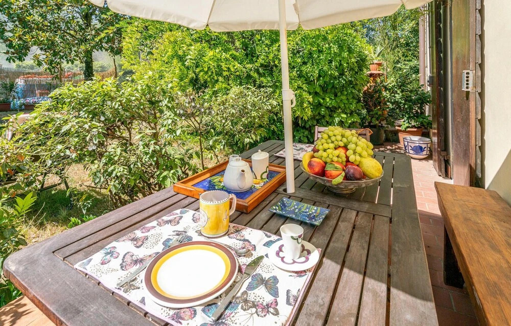 Beautiful Apartment in Molino del Piano With Wifi and 1 Bedrooms