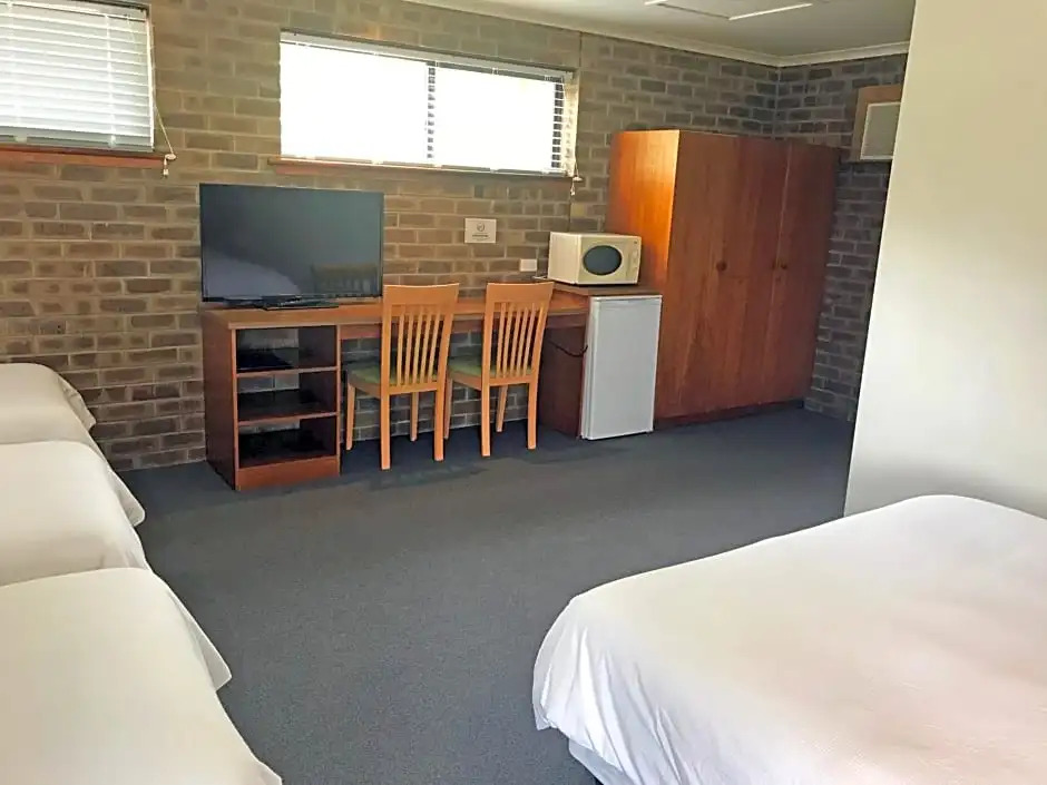 Lake Albert Motel