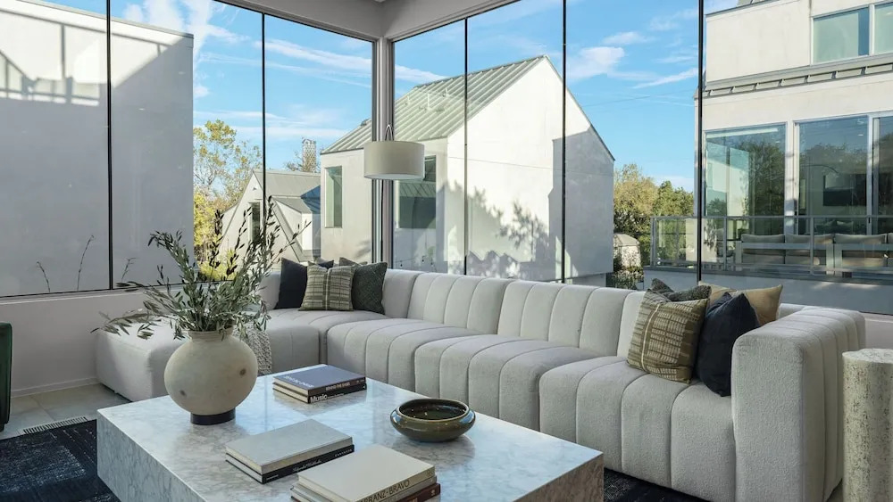 Luxe 9bdr Retreat w/ Putting Green + Game Room Bouldin Collective by Avantstay