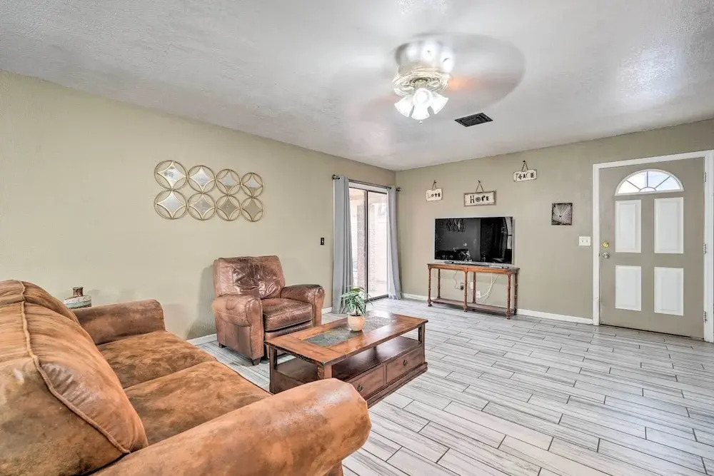 2 Mi to Sports Complex: Peoria Home w/ Patio!