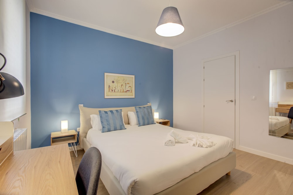 Cozy 2 Bedroom Apartment in Conde Duque
