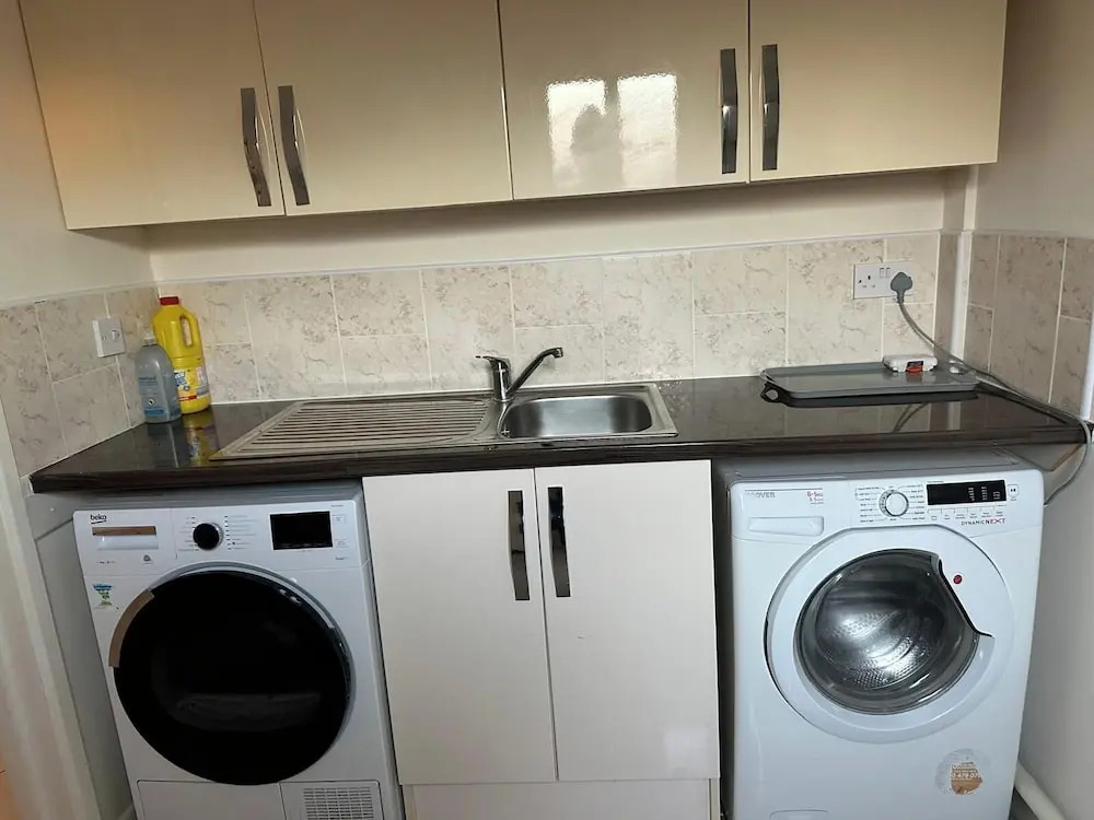 House - Sleeps 12 - Parking - Wifi