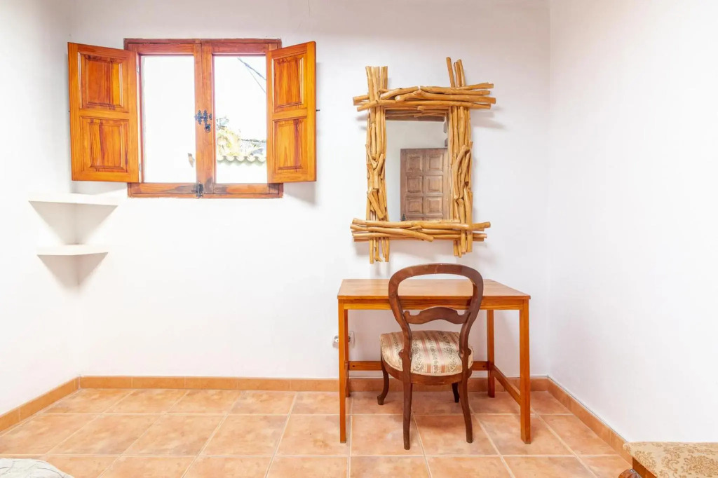 Amiga Mia Traditional House