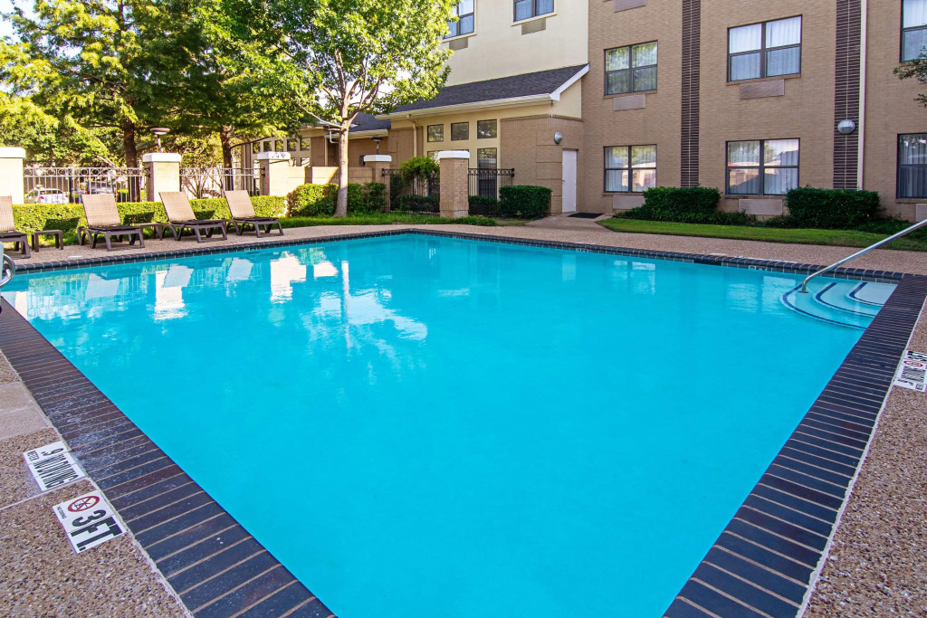 Comfort Suites NW Dallas Near Love Field