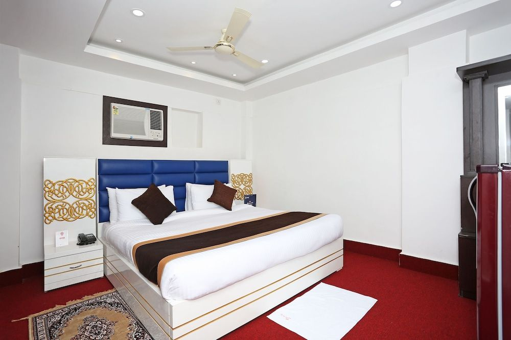 OYO 9855 Hotel Royal Suites