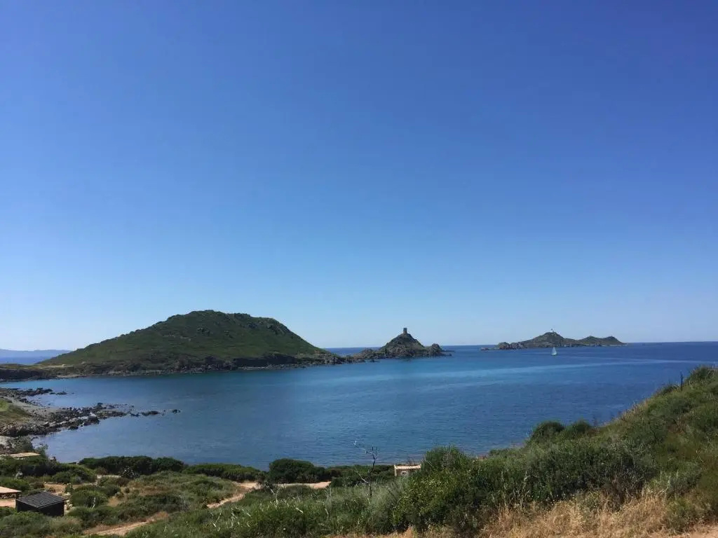 Ajaccio Magnifique T2 45m2 neuf 5 personnes Clim wifi stationnement gratuit centre ville plage à 300m