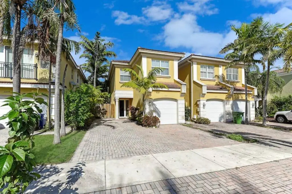Townhouse FLL in Fort Lauderdale