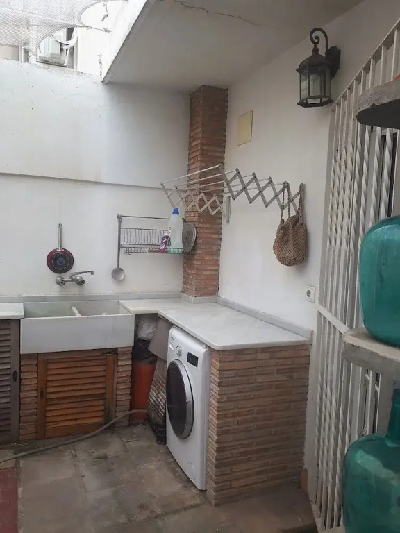 Quiet Single Room in Valencia, With Large Terrace for Pets