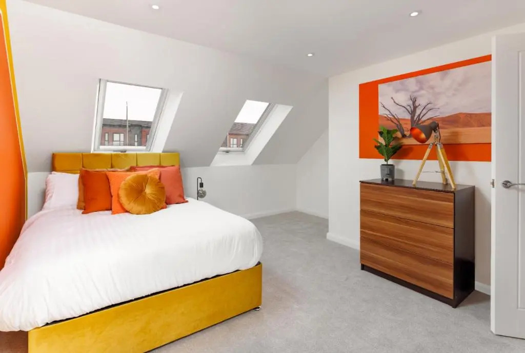 Air Host and Stay - Brand new 3 bedroom house sleeps 8 minutes from LFC and city centre Ref25