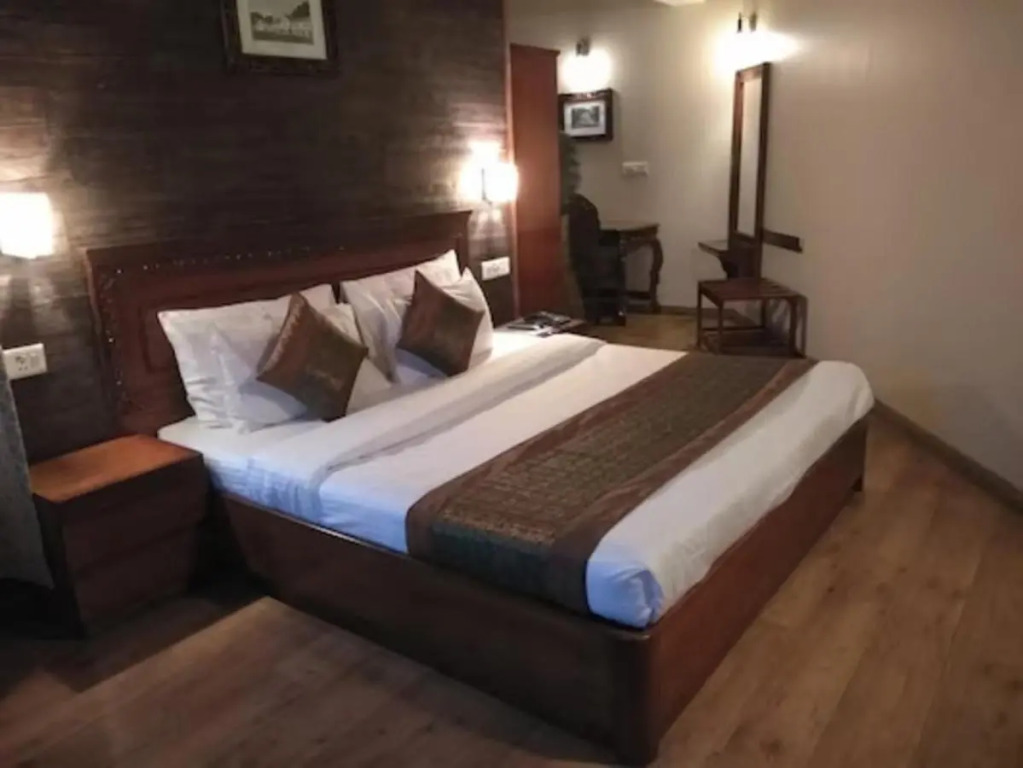 Wingait Inn - Hotel Near The Mall Road