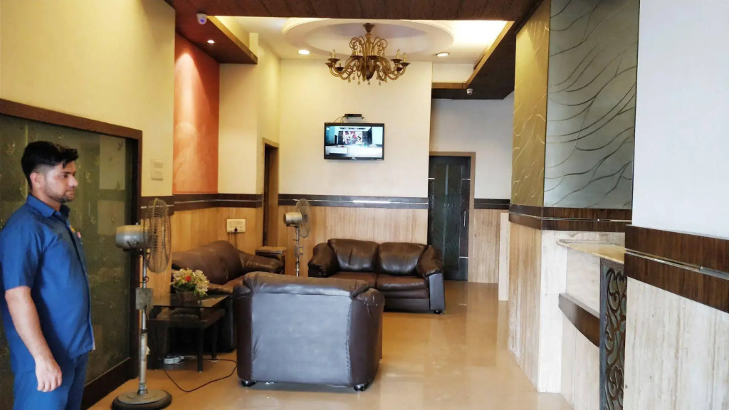 FabHotel Kamran Residency - Nr LBS Marg