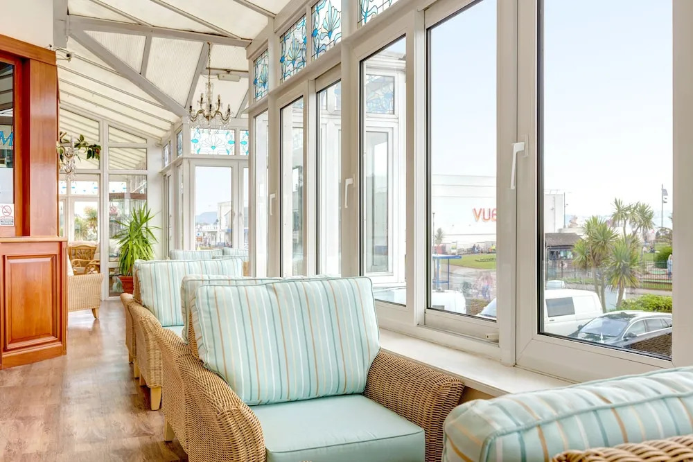 Marine Hotel