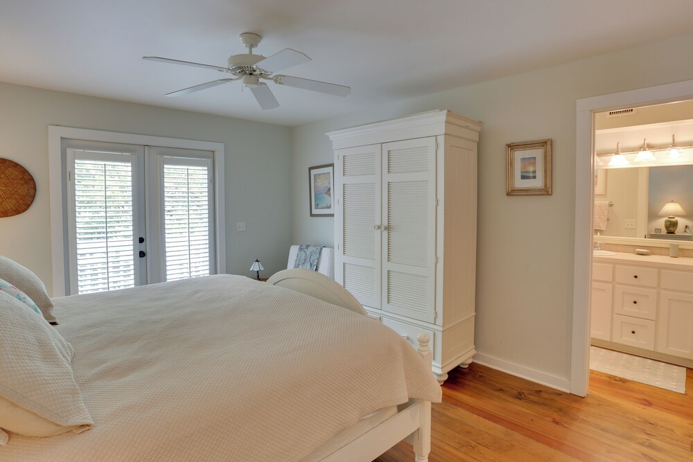 Bright St. Simons Island Escape: Walk to the Beach