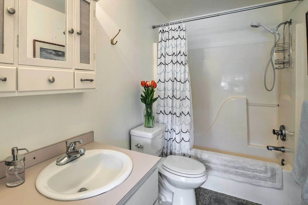 Charming Rockaway Beach House, Walk to Ocean