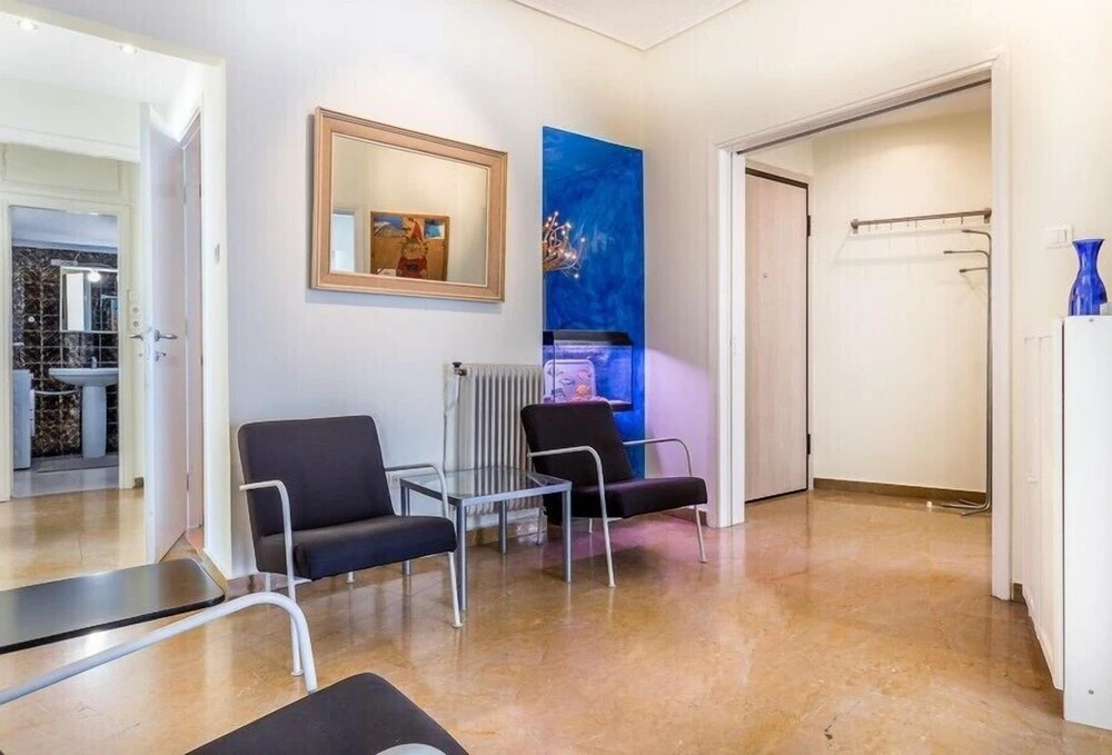 Central apartment with 5 bedrooms near the metro