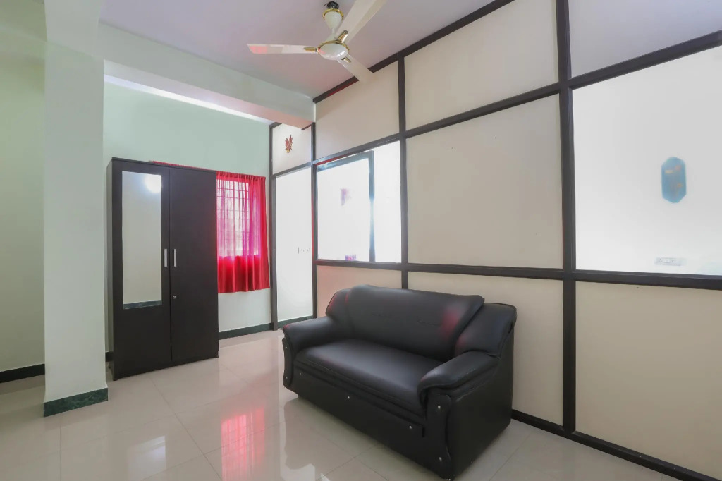 OYO 67644 D-qube Hotels