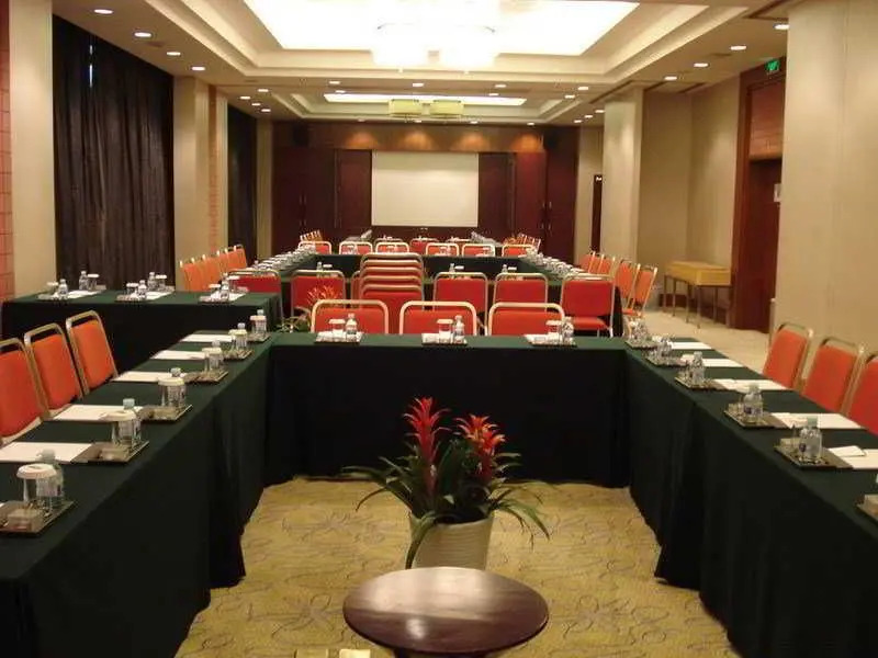 Holiday Inn Central Plaza