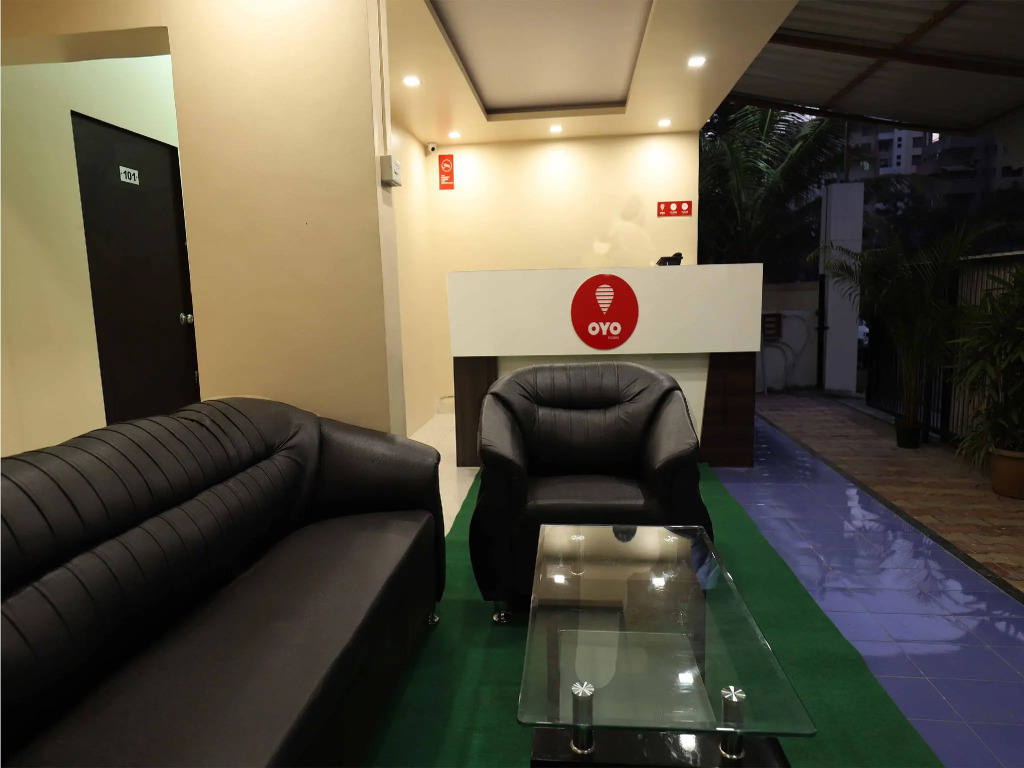 OYO 10680 Hotel Royal Inn