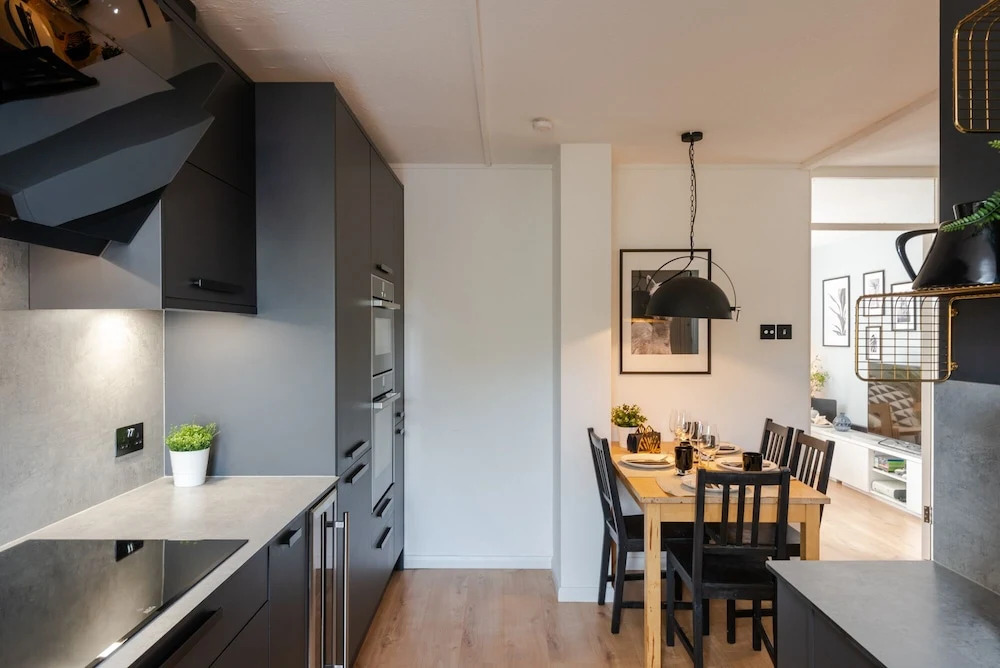 Newly Refurbished 3 Bed Flat For 6 Guests