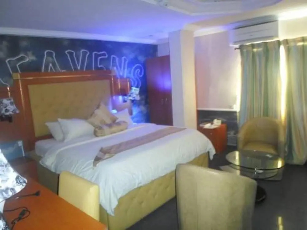 De Heavens Royale Hotel & Towers